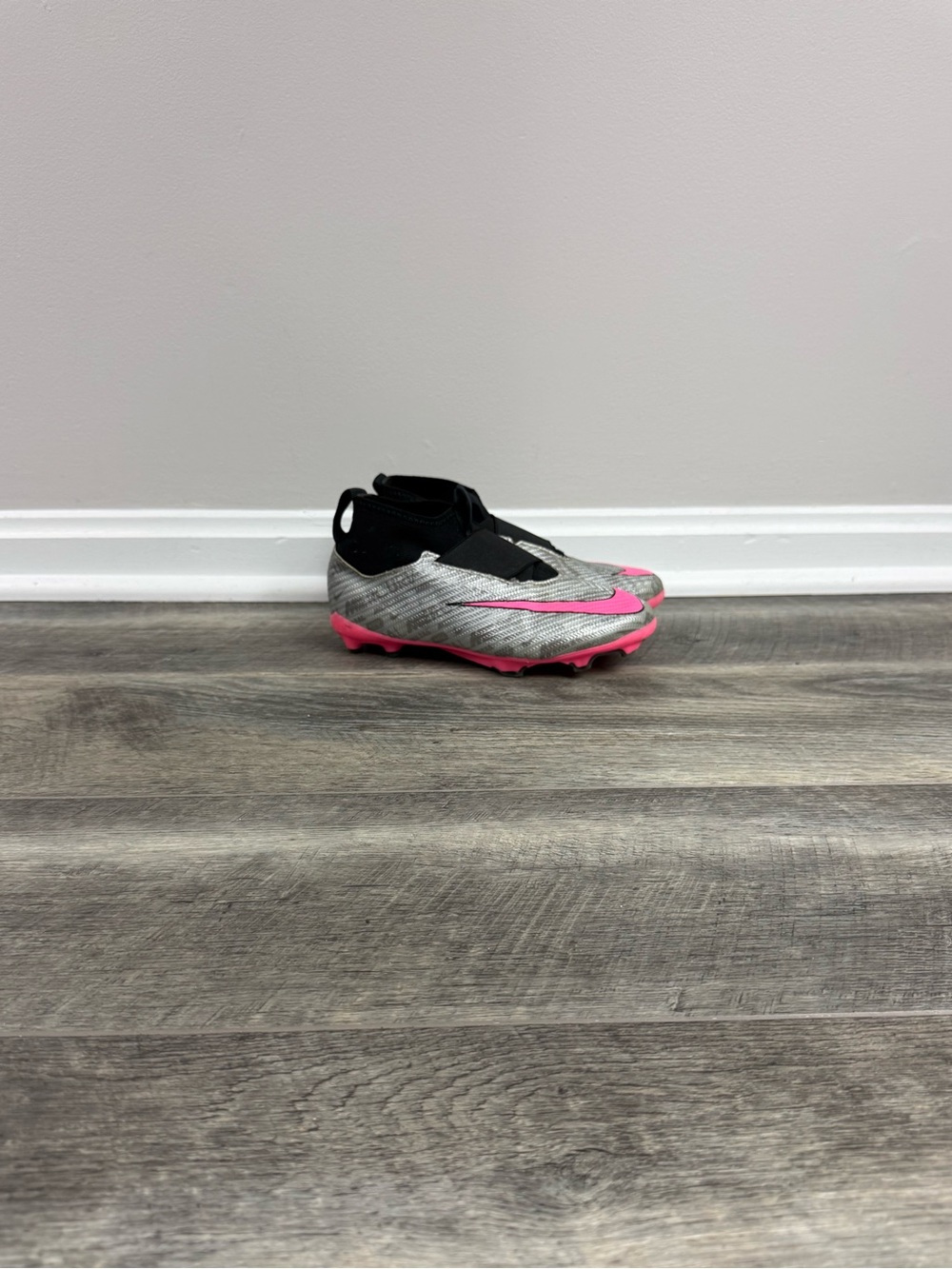 Nike Kids Grey/Pink Soccer Cleats